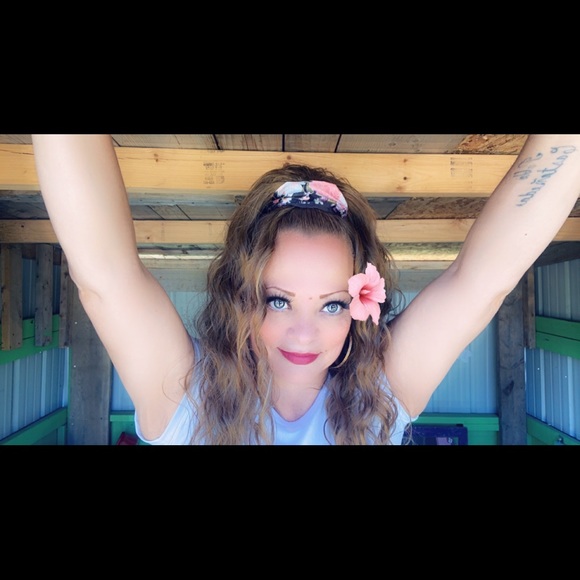 Meet your Posher, Aurora - Picture 1 of 1